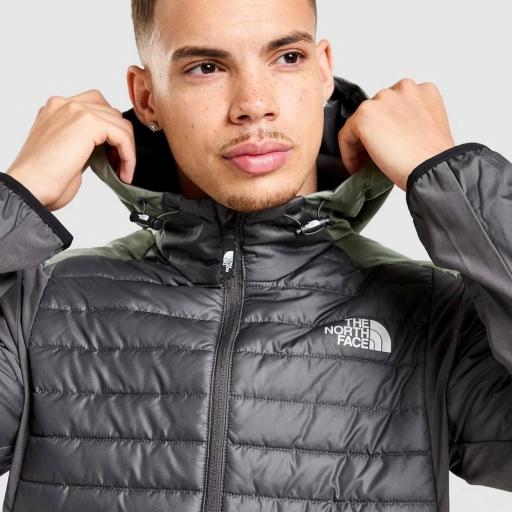 The North Face Chaqueta Hybrd Nube Media [3]