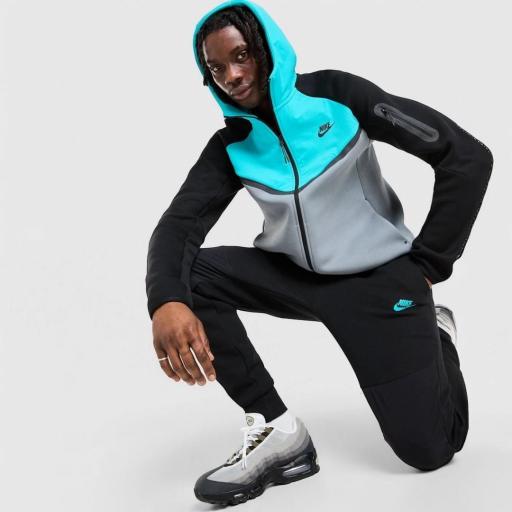 Nike Chaqueta con capucha Tech Mix