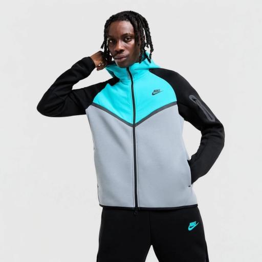 Nike Chaqueta con capucha Tech Mix [1]