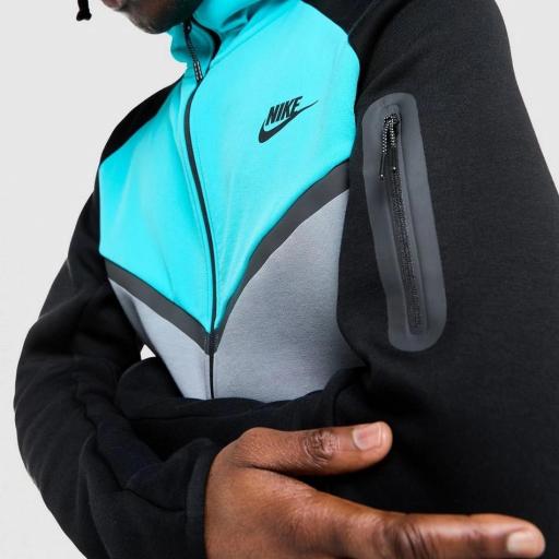 Nike Chaqueta con capucha Tech Mix [5]