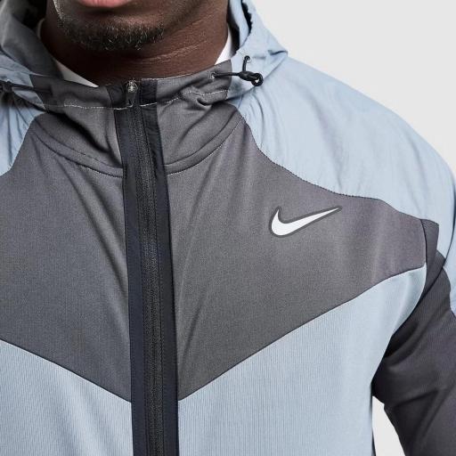 Nike Chaqueta Element [1]