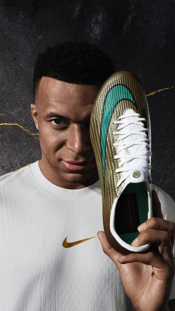027_1786346329276_mbappe_nuevas_botas.jpg