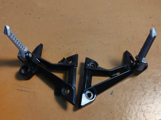 Estriberas traseras  [1]