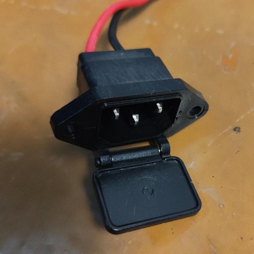 Enchufe cargador [4]