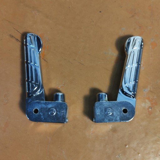 Reposapiés traseros abatibles cromados [1]