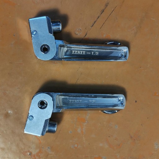 Reposapiés traseros abatibles cromados [3]