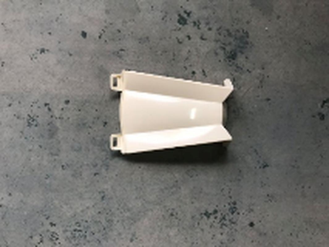 CUBIERTA DE LA LUZ TRASERA ABAJO