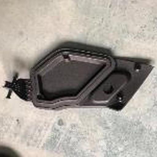 CUBIERTA INTERIOR DEL COMPARTIMENTO DELANTERO 