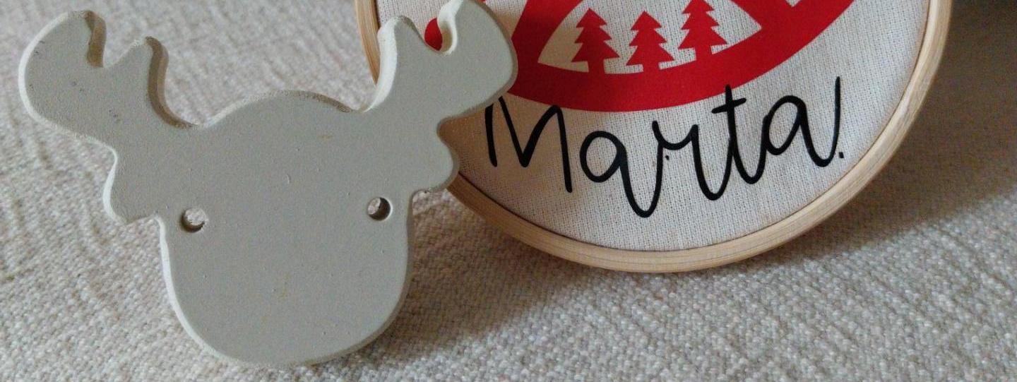 Cómo decorar una habitación infantil en Navidad con tiradores temáticos.