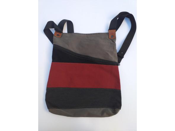 BACKPACK TRIANGULO RED AND BLACK [0]