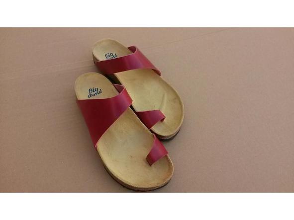 CANGURO ROJO,  sandalias veganas, sandalias veganas mujer, calzado vegano, sandalias de tacón bajo, sandalias bioworld, vegan shoes, sandalias color camel. 