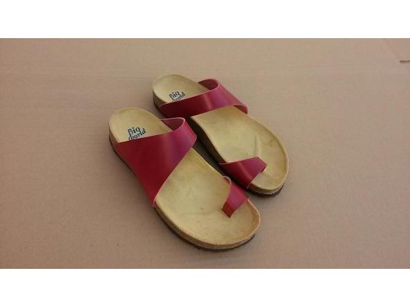 CANGURO ROJO,  sandalias veganas, sandalias veganas mujer, calzado vegano, sandalias de tacón bajo, sandalias bioworld, vegan shoes, sandalias color camel.  [1]