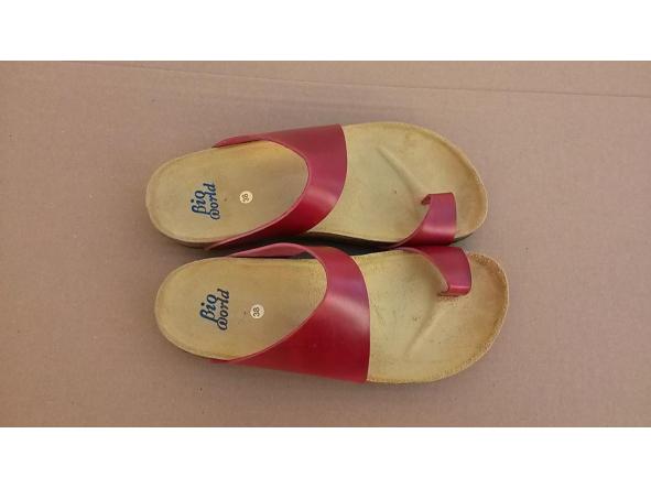 CANGURO ROJO,  sandalias veganas, sandalias veganas mujer, calzado vegano, sandalias de tacón bajo, sandalias bioworld, vegan shoes, sandalias color camel.  [2]