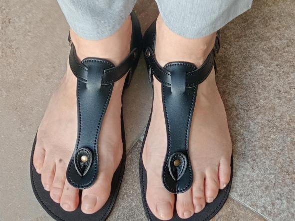 BAREFOOT PARANÁ NEGRO,  Plantilla oscura, SUELA PUNTOS.
