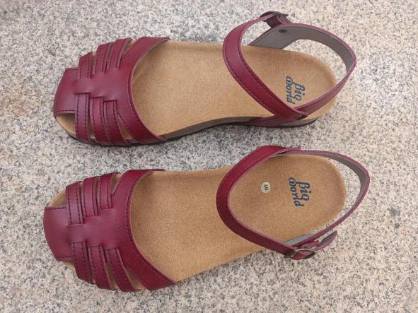 PETRA color rojo, sandalias para mujer, sandalias veganas, eco-friendly, sin productos de origen animal, moda vegana, zapatos sostenibles, calzado ético. [2]