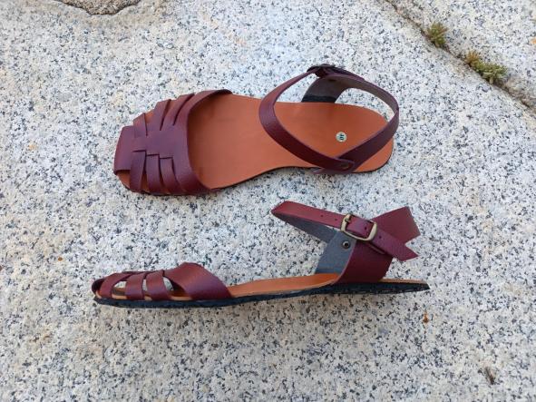BAREFOOT PETRA BURDEOS, sandalias barefoot con suelas genericas Analco, 4 mm de grosor.  [1]