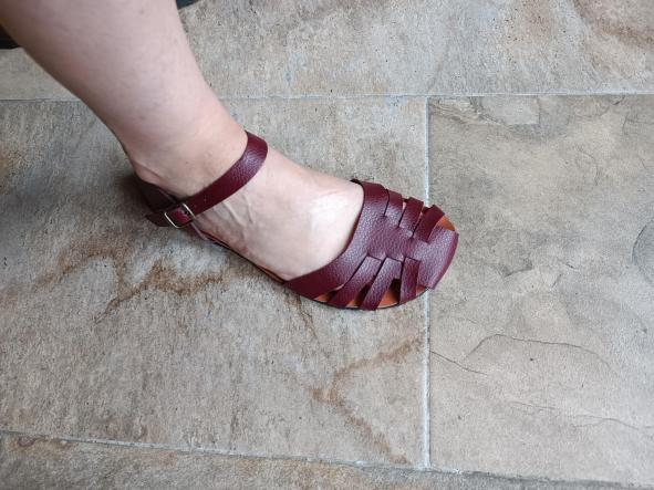 BAREFOOT PETRA BURDEOS, sandalias barefoot con suelas genericas Analco, 4 mm de grosor.  [2]