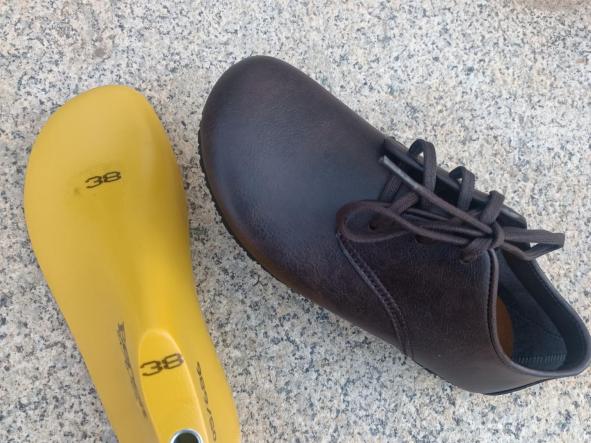 BAREFOOT AUSTIN color Negro, suelas Vibram SUPERNEWFLEX​ de 6mm de grosor, zapatos Barefoot para mujer y hombre, calzado Barefoot, zapato veganos, eco-friendly, barefoot. [3]