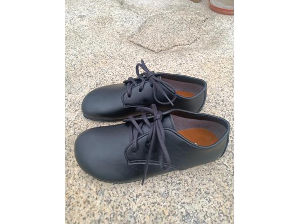 BAREFOOT AUSTIN color Negro, suelas Vibram SUPERNEWFLEX​ de 6mm de grosor, zapatos Barefoot para mujer y hombre, calzado Barefoot, zapato veganos, eco-friendly, barefoot.