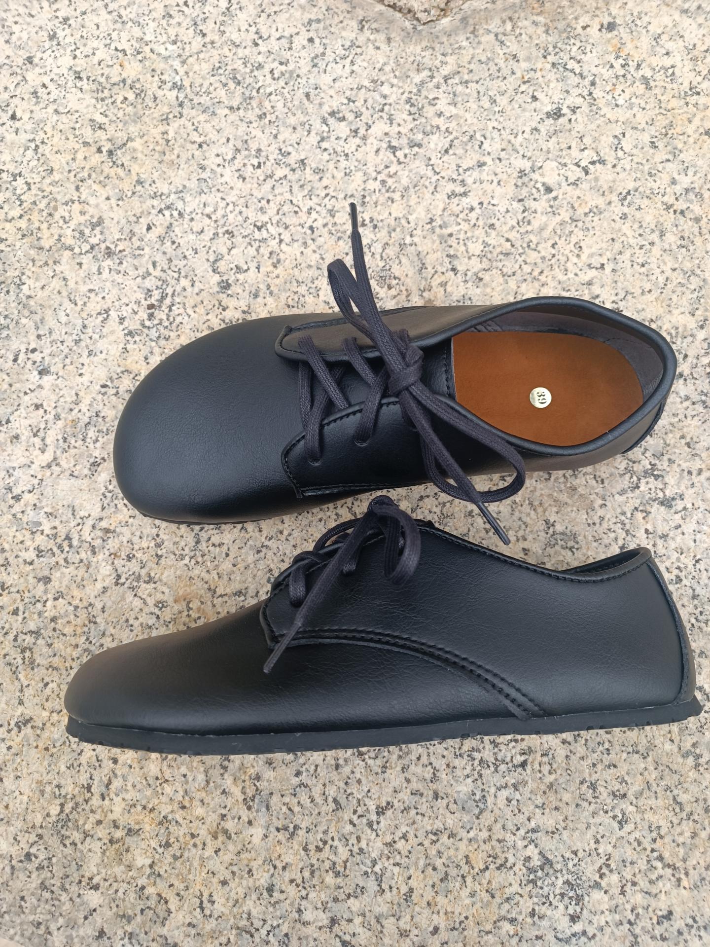 BAREFOOT AUSTIN color Negro, suelas Vibram SUPERNEWFLEX​ de 6mm de grosor,  zapatos Barefoot para mujer y hombre, calzado Barefoot, zapato veganos,  eco-friendly, barefoot.: 84,00 € - BIOWORLD SHOES