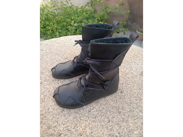 BAREFOOT BOSQUE color NEGRO con forro negro,  suelas Vibram SUPERNEWFLEX​ de 6mm de grosor, zapatos Barefoot para mujer y hombre, calzado Barefoot, zapato veganos, eco-friendly, barefoot.