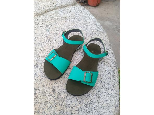 MODELO DE TRANSICION A BAREFOOT NILO color verde, Planta de 1,5 mm suede, y suelas  Eva Analco, 1 cm de grosor,  total 1,15 cm, super cómodas y flexibles.  [1]