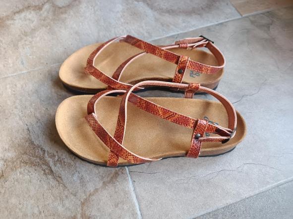 HUIDOBRO color Grano, sandalias para mujer y hombre, sandalias veganas, eco-friendly, sin productos de origen animal, moda vegana, zapatos sostenibles, calzado ético. [2]