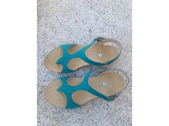 ISLA VERDE AZULADO, sandalias para mujer, sandalias veganas, eco-friendly, sin productos de origen animal, moda vegana, zapatos sostenibles, calzado ético. [2]