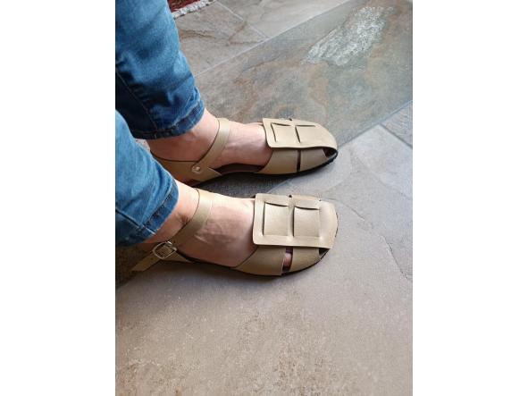 BAREFOOT modelo LUMEN, color BEIDGE, Nueva colección 2025