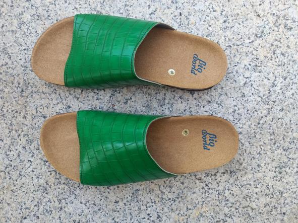 VERA VERDE,  sandalias veganas, sandalias veganas mujer, calzado vegano, sandalias de tacón bajo, sandalias bioworld, vegan shoes, sandalias color camel.  [1]
