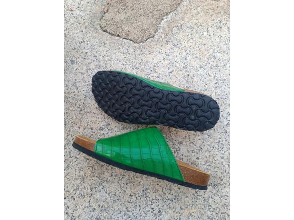 VERA VERDE,  sandalias veganas, sandalias veganas mujer, calzado vegano, sandalias de tacón bajo, sandalias bioworld, vegan shoes, sandalias color camel.  [3]
