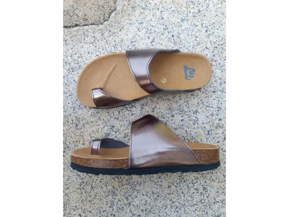 CANGURO PIRITE,  sandalias veganas, sandalias veganas mujer, calzado vegano, sandalias de tacón bajo, sandalias bioworld, vegan shoes, sandalias color camel.  [1]