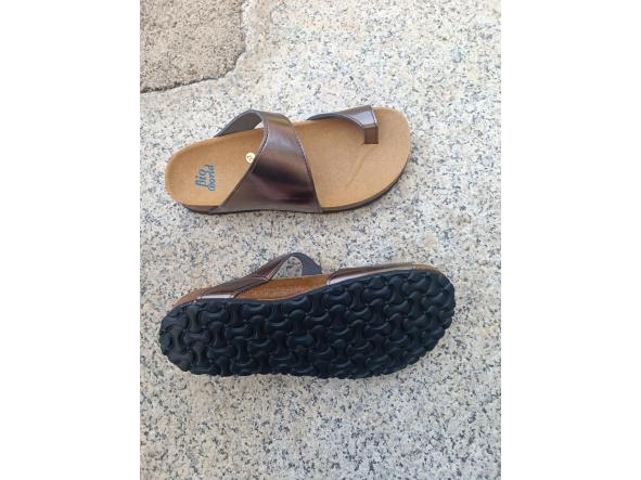CANGURO PIRITE,  sandalias veganas, sandalias veganas mujer, calzado vegano, sandalias de tacón bajo, sandalias bioworld, vegan shoes, sandalias color camel.  [2]