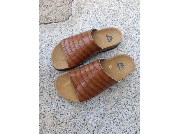 VERA MARRÓN,  sandalias veganas, sandalias veganas mujer, calzado vegano, sandalias de tacón bajo, sandalias bioworld, vegan shoes, sandalias color camel. 