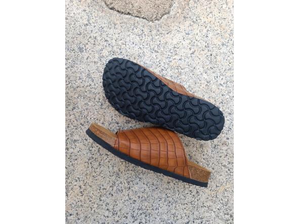 VERA MARRÓN,  sandalias veganas, sandalias veganas mujer, calzado vegano, sandalias de tacón bajo, sandalias bioworld, vegan shoes, sandalias color camel.  [2]