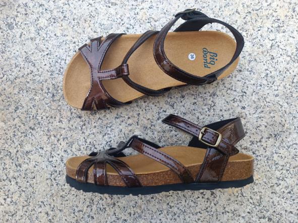 EURIDICE,  sandalias veganas, sandalias veganas mujer, calzado vegano, sandalias de tacón bajo, sandalias bioworld, vegan shoes, sandalias color camel.  [3]