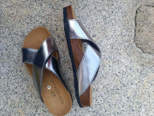 modelo AGUA,  sandalias veganas, sandalias veganas mujer, calzado vegano, sandalias de tacón bajo, sandalias bioworld, vegan shoes, sandalias color camel.  [1]