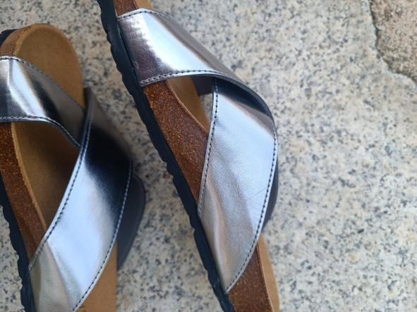 modelo AGUA,  sandalias veganas, sandalias veganas mujer, calzado vegano, sandalias de tacón bajo, sandalias bioworld, vegan shoes, sandalias color camel.  [2]