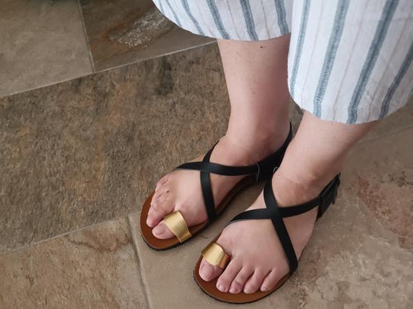 BAREFOOT SABANA COLOR NEGRO, con dos hebillas de ajuste, sandalias Barefoot para mujer y hombre. [1]