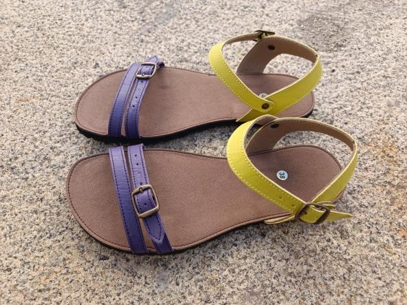 MODELO DE EDICIÓN LIMITADA: BRISA,  COMBINACION COLORES, MORADO Y AMARILLO.- SUELAS DE TRANSICION HACIA BAREFOOT DE 1CM DE GROSOR  SUELAS EVA - MODELOS DESCATALOGADOS [0]