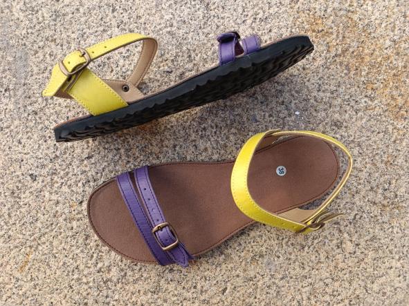 MODELO DE EDICIÓN LIMITADA: BRISA,  COMBINACION COLORES, MORADO Y AMARILLO.- SUELAS DE TRANSICION HACIA BAREFOOT DE 1CM DE GROSOR  SUELAS EVA - MODELOS DESCATALOGADOS [3]