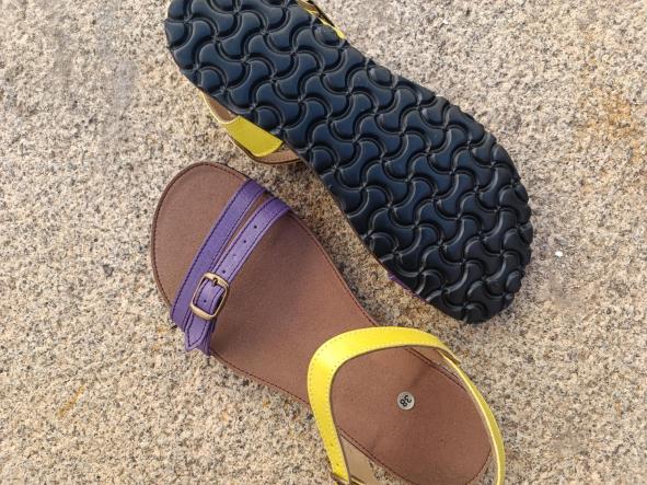 MODELO DE EDICIÓN LIMITADA: BRISA,  COMBINACION COLORES, MORADO Y AMARILLO.- SUELAS DE TRANSICION HACIA BAREFOOT DE 1CM DE GROSOR  SUELAS EVA - MODELOS DESCATALOGADOS [2]