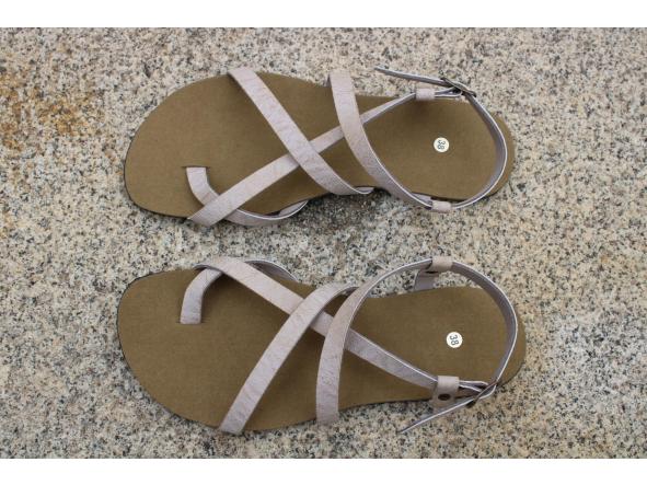 BAREFOOT HECTOR color MARFIL envejecido, suelas NO VIBRAM,  genericas marca Analco, 4mm