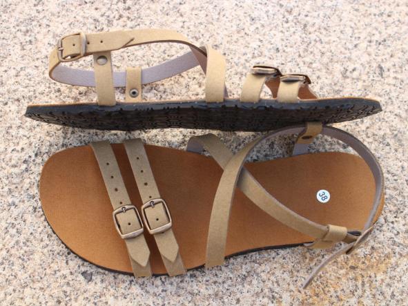 BAREFOOT JARDÍN color HOJARASCA, con dos hebillas de ajuste en pala, sandalias para mujer y hombre, calzado descalzo, sandalias veganas, eco-friendly, barefoot. [2]