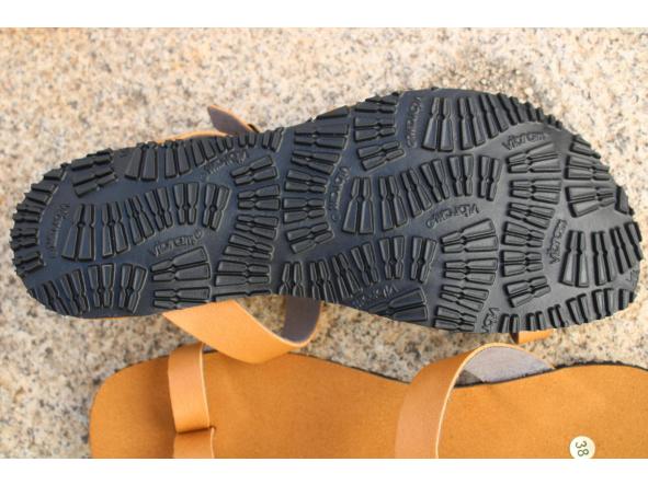 BAREFOOT LUNA, Color CAMEL, con suela TANK, 6mm de VIBRAM [1]