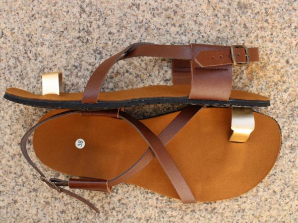 BAREFOOT SABANA COLOR MARRON, con dos hebillas de ajuste, sandalias Barefoot para mujer y hombre. [2]