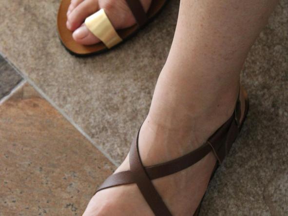BAREFOOT SABANA COLOR MARRON, con dos hebillas de ajuste, sandalias Barefoot para mujer y hombre. [0]
