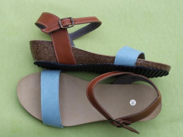 PARÍS color celeste y Tan, sandalias para mujer, sandalias veganas, eco-friendly, sin productos de origen animal, moda vegana, zapatos sostenibles, calzado ético.