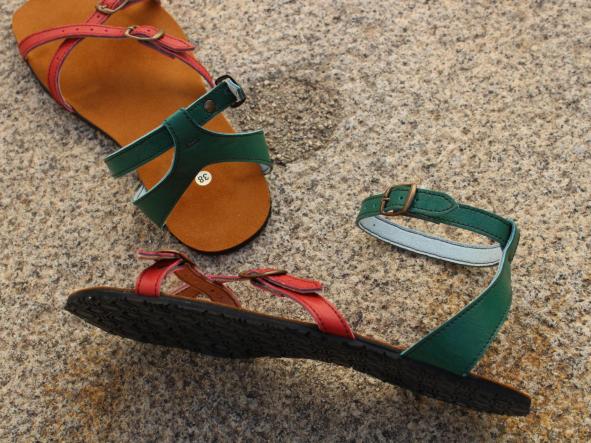 BAREFOOT CAROL, COLORVERDE Y ROJO, sandalias para mujer y hombre, calzado descalzo, sandalias veganas, eco-friendly, barefoot. [2]