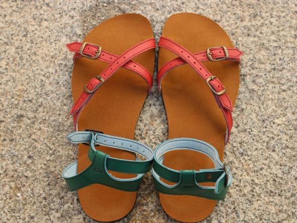 BAREFOOT CAROL, COLORVERDE Y ROJO, sandalias para mujer y hombre, calzado descalzo, sandalias veganas, eco-friendly, barefoot. [3]